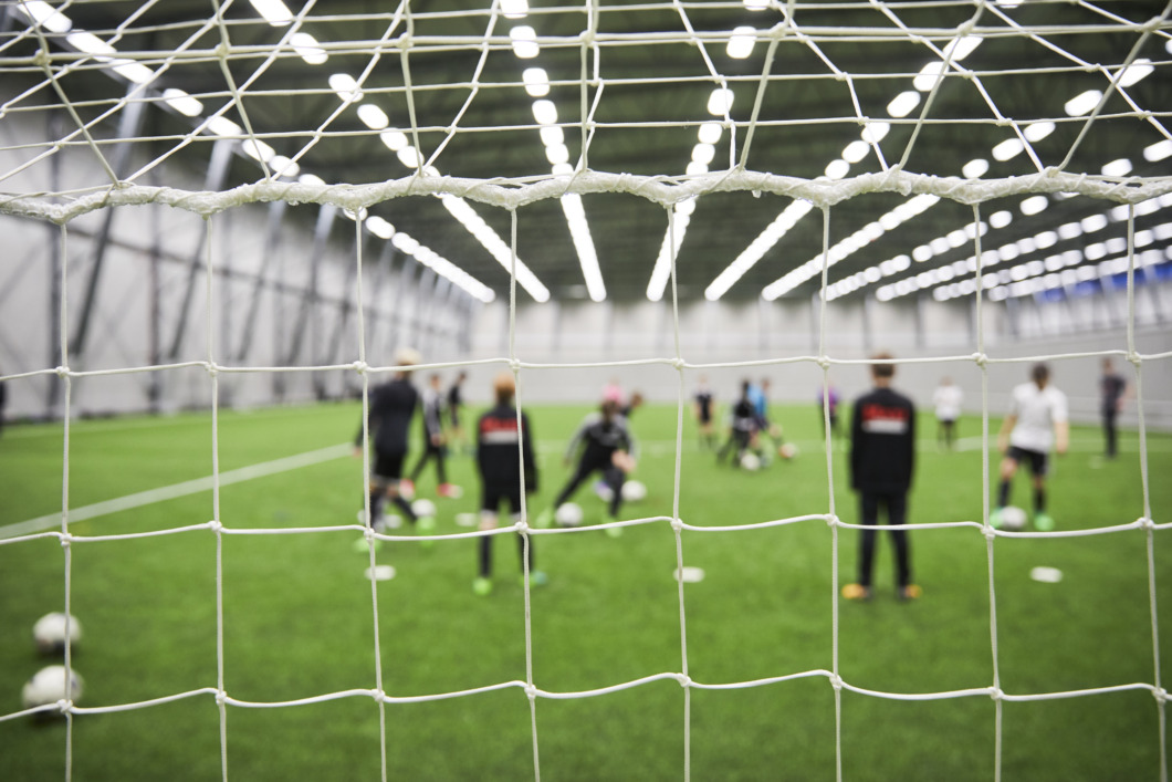 Fotbollshallen blir varm på en kvart