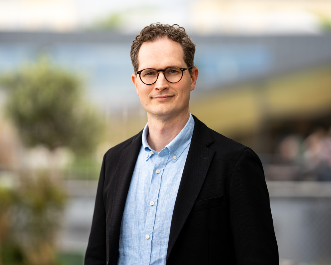 Simon Bergström tar över