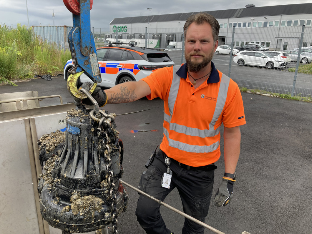 Toalettskräp hotar badvattnet